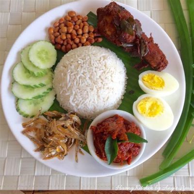  Nasi Lemak: Intensywny Aromat Kokosowego Ryżu i Ostrego Sambalu!